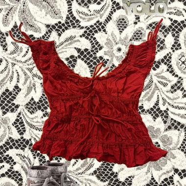 Rotes Rüschen-Crop-Top