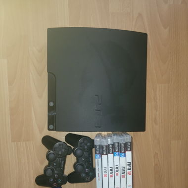 Playstation 3 inkl. drei Controller und Games