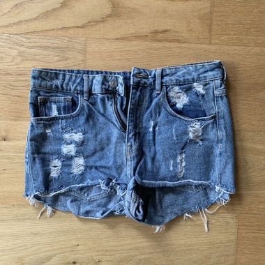 Pantaloncini in denim distressed