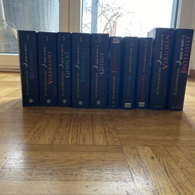 Alle House of Night bände bis zum 11 band