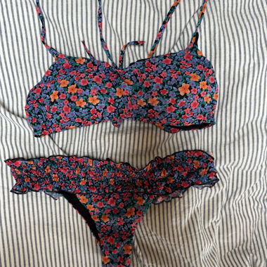 Set bikini con motivo floreale & costumi da bagno cheeky