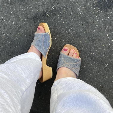 Zoccoli in legno pescura con denim plateau