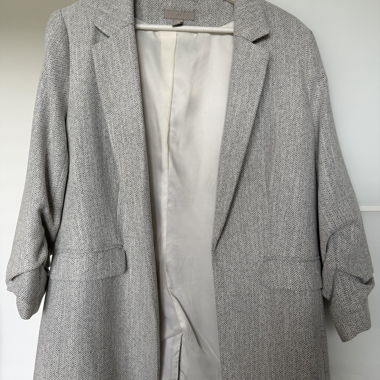 Blazer grigio in tessuto a spina di pesce