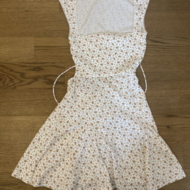 Floral summer dress with tie belt