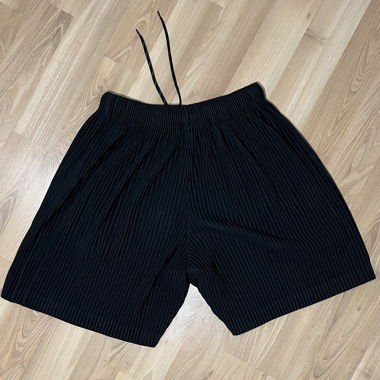 Short noir HOMME PLISSE Issey Miyake 