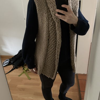 Gilet cardigan smanicato in maglia grossa
