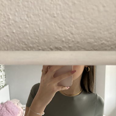 dunkelgrünes Croptop