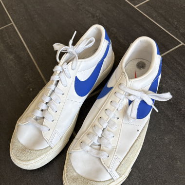 Nike chaussures blanches et bleues