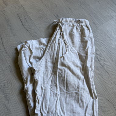 Pantaloni beige Bershka
