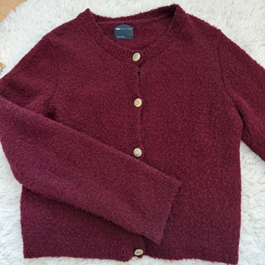 Roter Cardigan