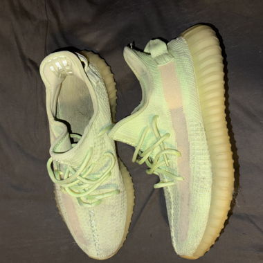 Grüne Yeezy Sneaker