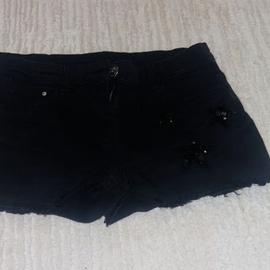 Shorts en jean noir avec des étoiles