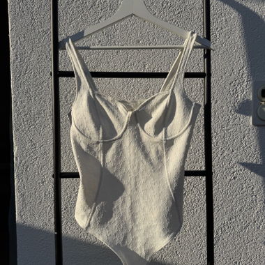 Body blanc à fleurs avec bonnets, taille S