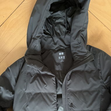 Dunkelgrüne UNIQLO Daunenjacke/mantel