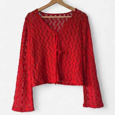 Rotes Spitzentop mit Glockenärmel