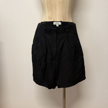 COS black shorts EUR 36