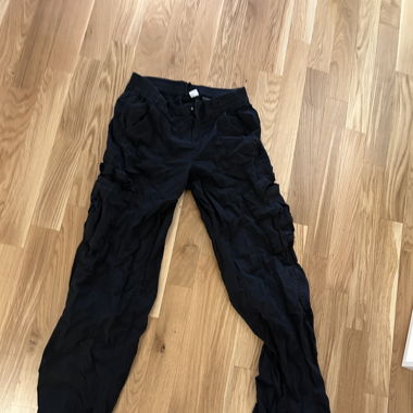 Lange schwarze Hose