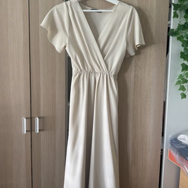 Robe cache-coeur beige