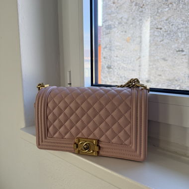 Taschen in Pudergrosa, innen neu auskleiden