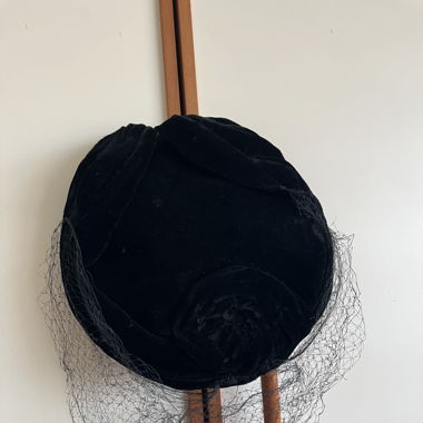 Cappello nero velluto anni 50‘