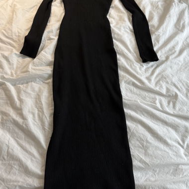 Robe noire moulante