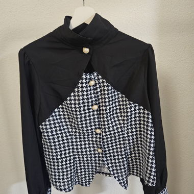 Blouse noire à motif chevron