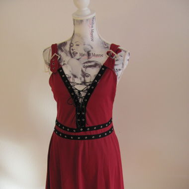 Kleid Bordeauxrot Mit Schnürung