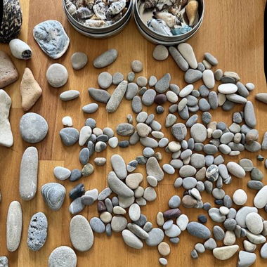 Pebbles for crafting pictures