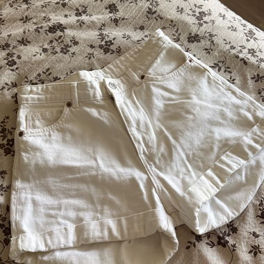 Weiße Jeans-Shorts MONKI