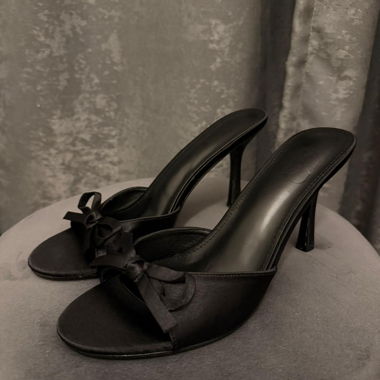 schwarze High Heels