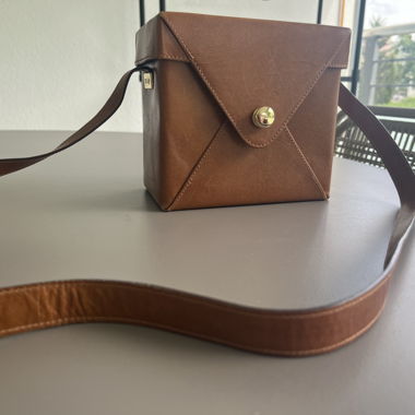 Borsa a tracolla marrone Lecada