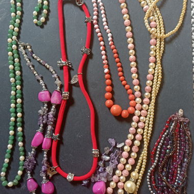 Assorted necklace and bracelet set