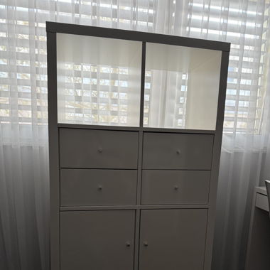 Étagère blanche à 8 cubes avec accessoire