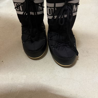 Moon boot