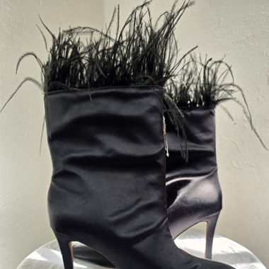 Bottines à talons noir effet satin