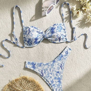 Bikini bleu à fleurs
