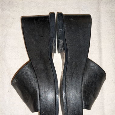 plateau leather mules
