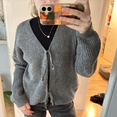 Cardigan en maille gris style scandinave