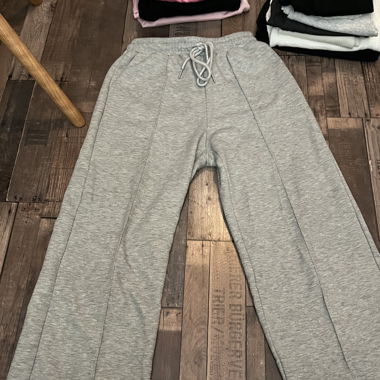 graue Jogginghosen