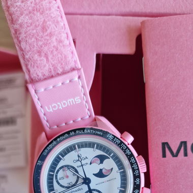 Moonswatch mission to the Pink Moonphase