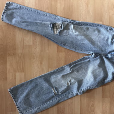 Baggy Ripped Jeans 