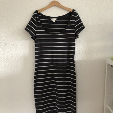 Robe moulante rayée 