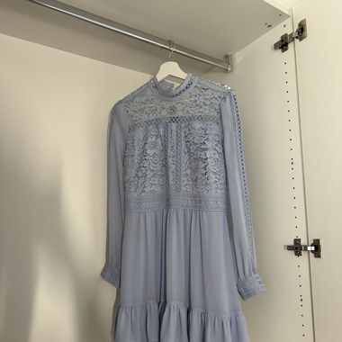 Kleid mit langen Ärmeln
