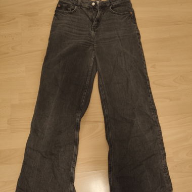 Jeans neri larghi da donna