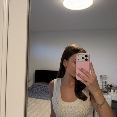 Top corto in maglia bianca