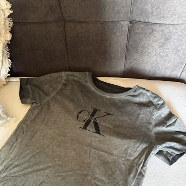 Calvin Klein Tshirt