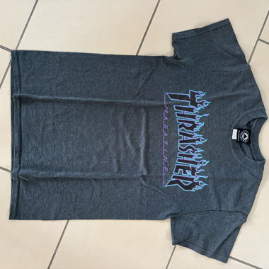 T-shirt Thrasher grigio con fiamme blu