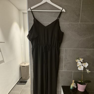 Jumpsuit mit Schlitz