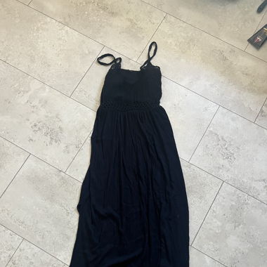 langes schwarzes kleid
