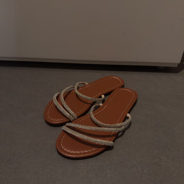 Sandali bassi con strass